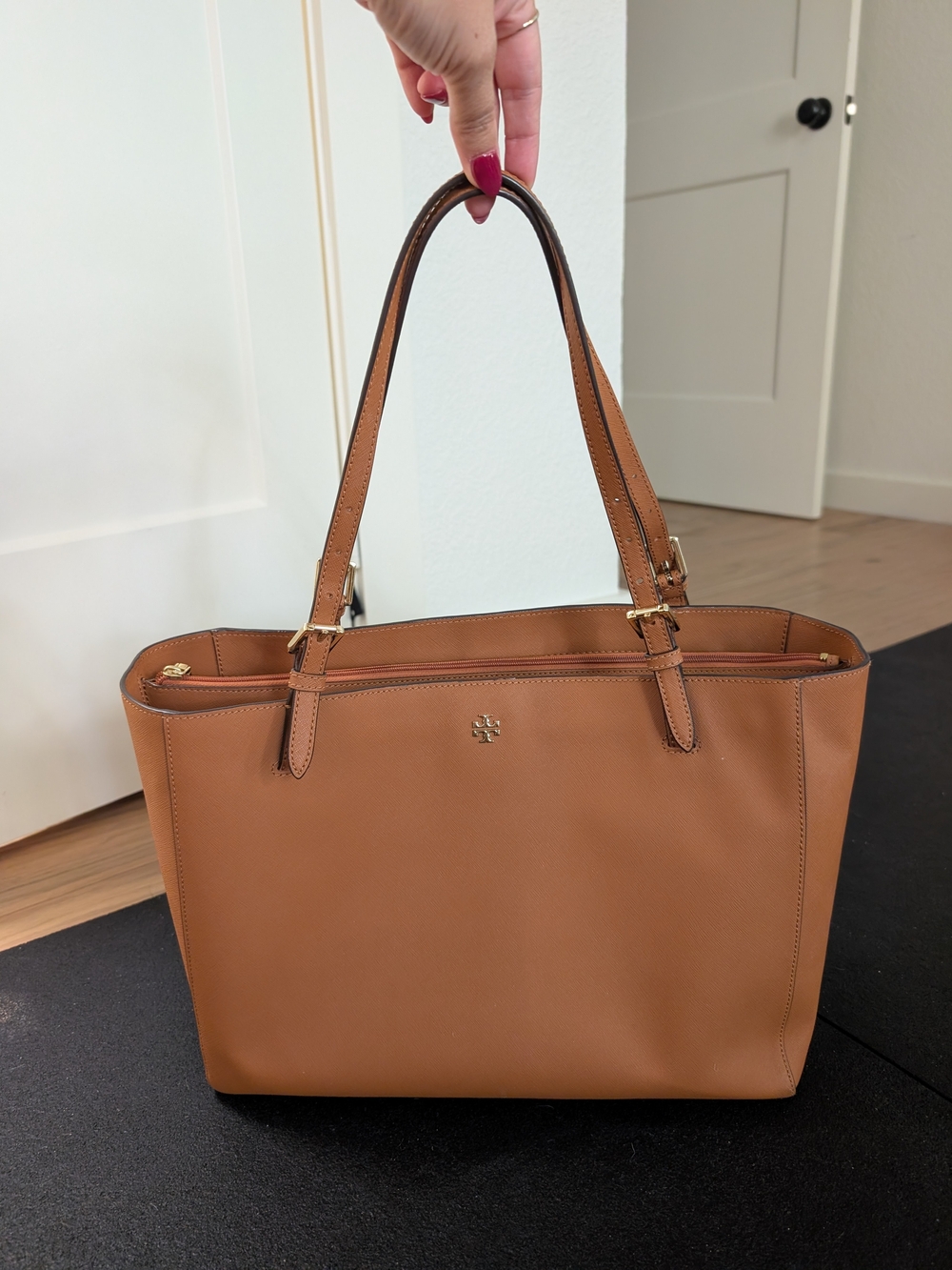 Tory Burch Tan Saffiano Leather Emerson Shoulder Bag Purse